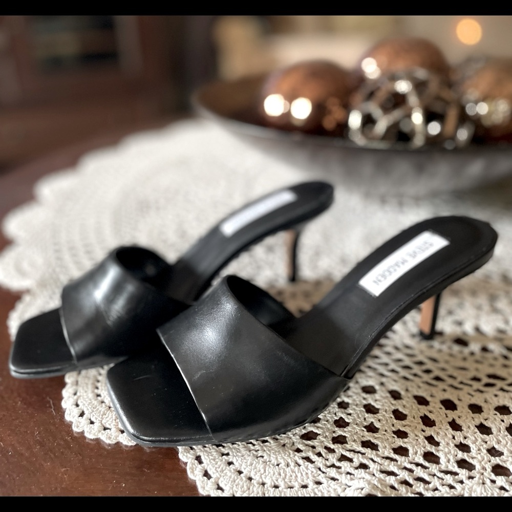 Steve Madden black kitten pumps